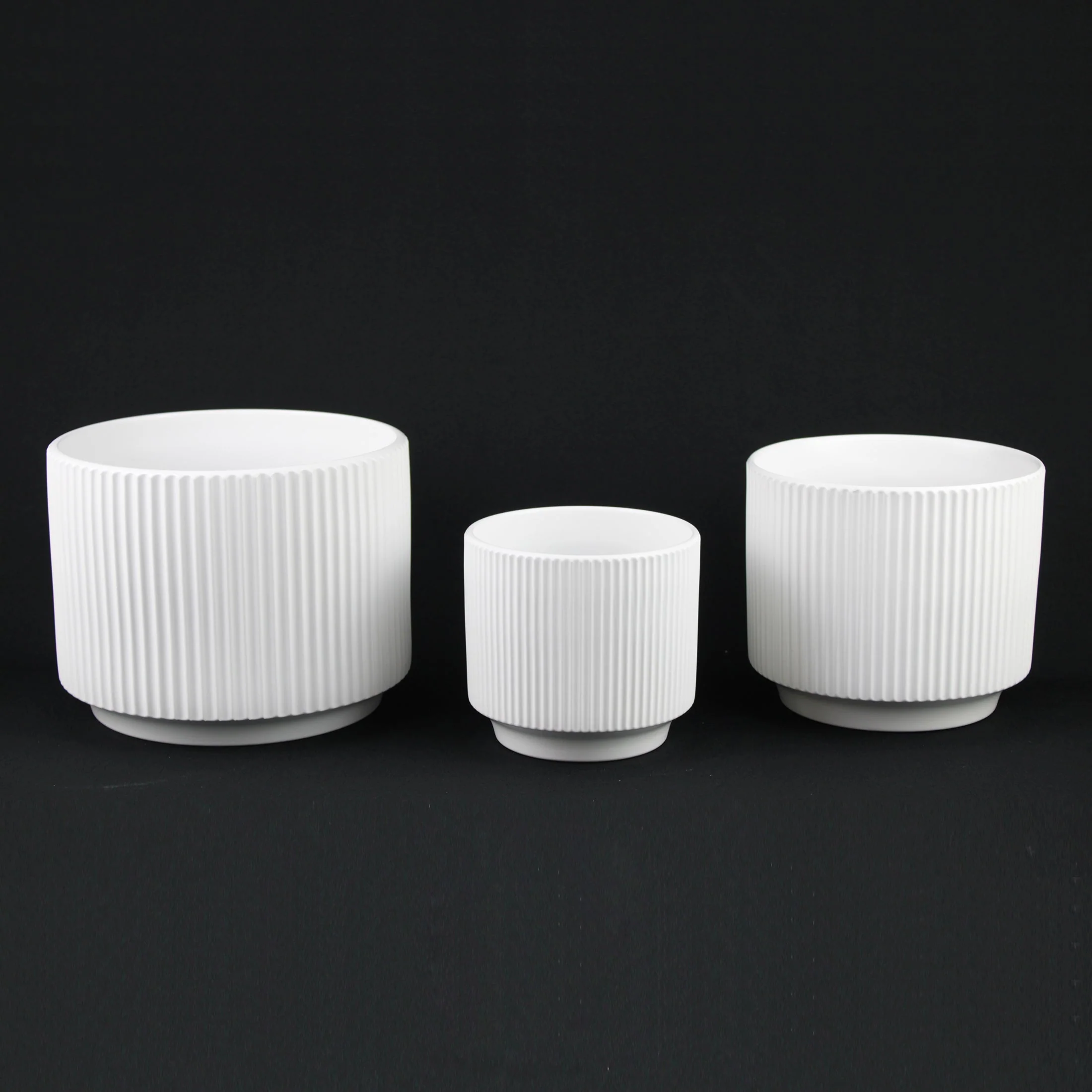 3-Piece White Stoneware Planter Pot Set with Ribbed Texture - Image 4