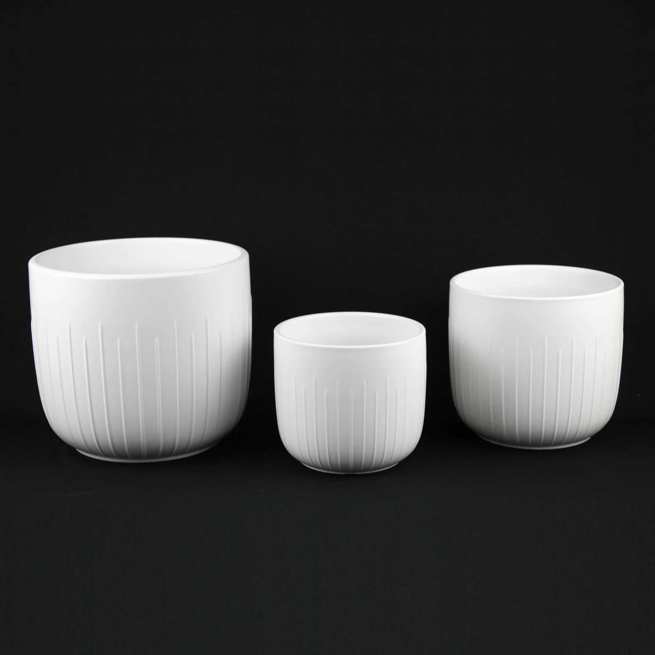 3-Piece White Stoneware Planter Pot Set with Vertical Groove Texture - Image 4